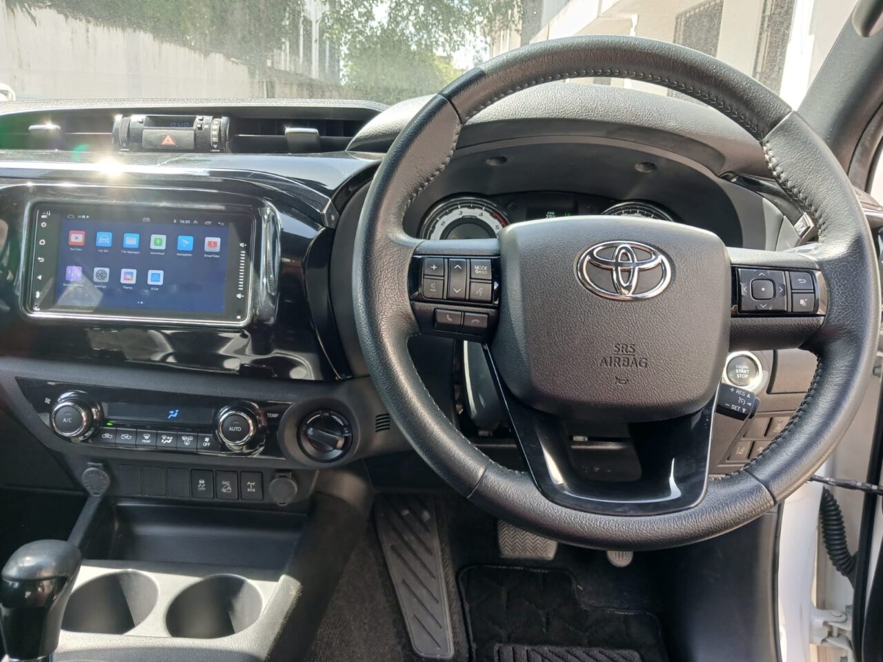 2019 Toyota Hilux — photo 9
