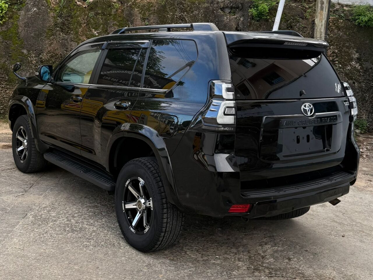 2021 Toyota Landcruiser Prado TXL Sunroof — photo 2