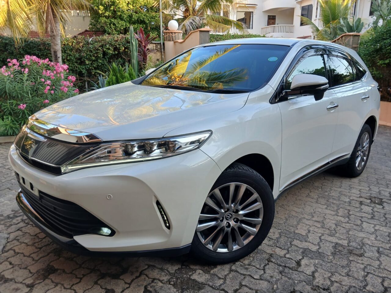 2019 Toyota Harrier Premium Package