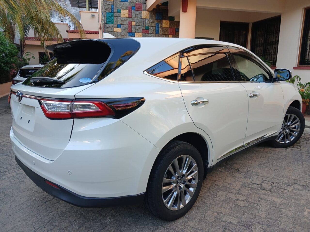 2019 Toyota Harrier Premium Package — photo 2