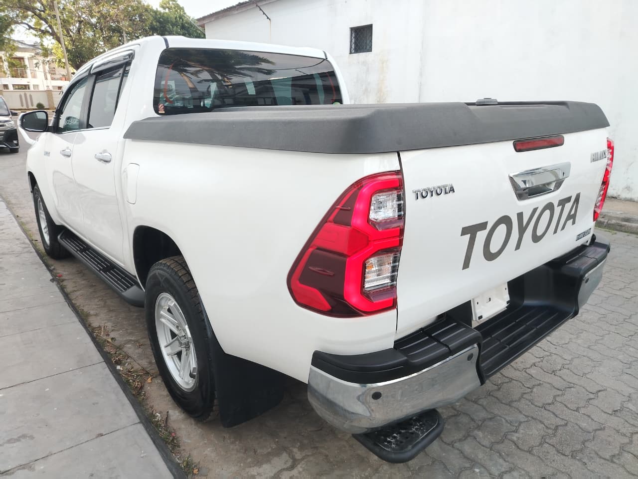 2021 Toyota Hilux 4x4 — photo 2