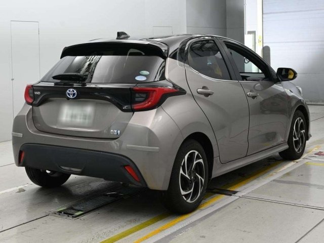2020 Toyota Yaris Hybrid 1.5 — photo 2