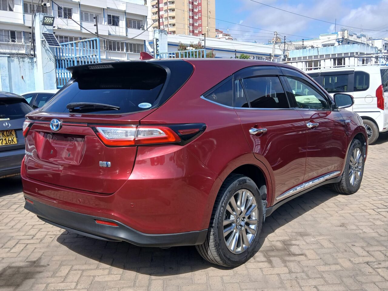 2019 Toyota Harrier Hybrid Sunroof — photo 3