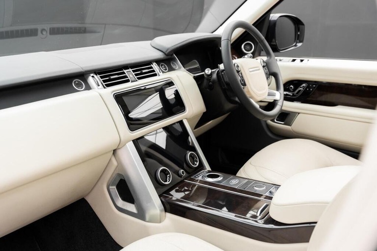 2019 Range Rover Vogue SE Sunroof — photo 4