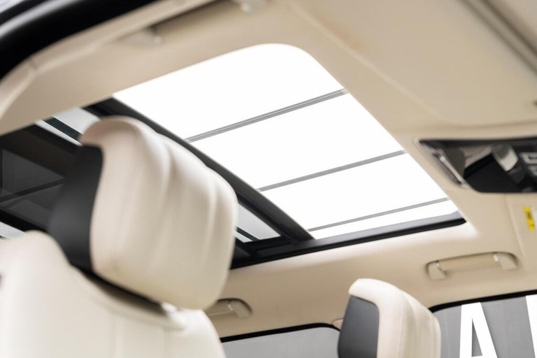 2019 Range Rover Vogue SE Sunroof — photo 6