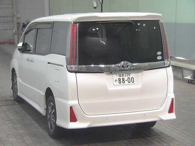 2019 Toyota Noah — photo 2