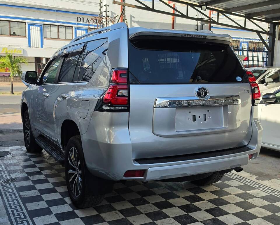 2019 Toyota Landcruiser Prado TX — photo 7