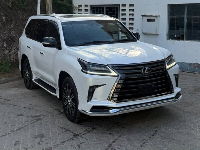 2020 Lexus LX570 Black Sequence Sunroof