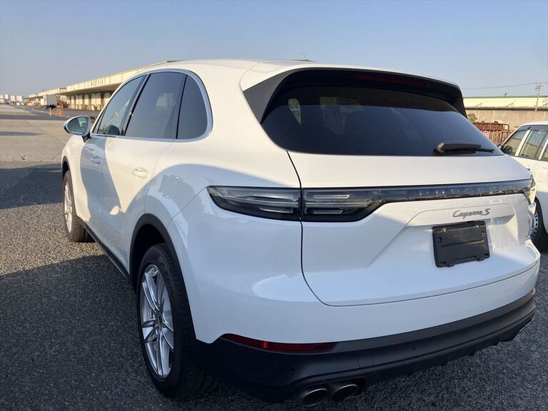 2020 Porsche Cayenne (S) Sport Sunroof — photo 2