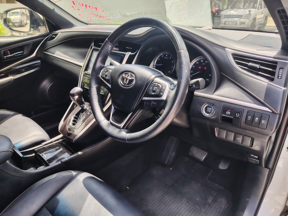 2019 Toyota Harrier Premium Grade Sunroof — photo 2