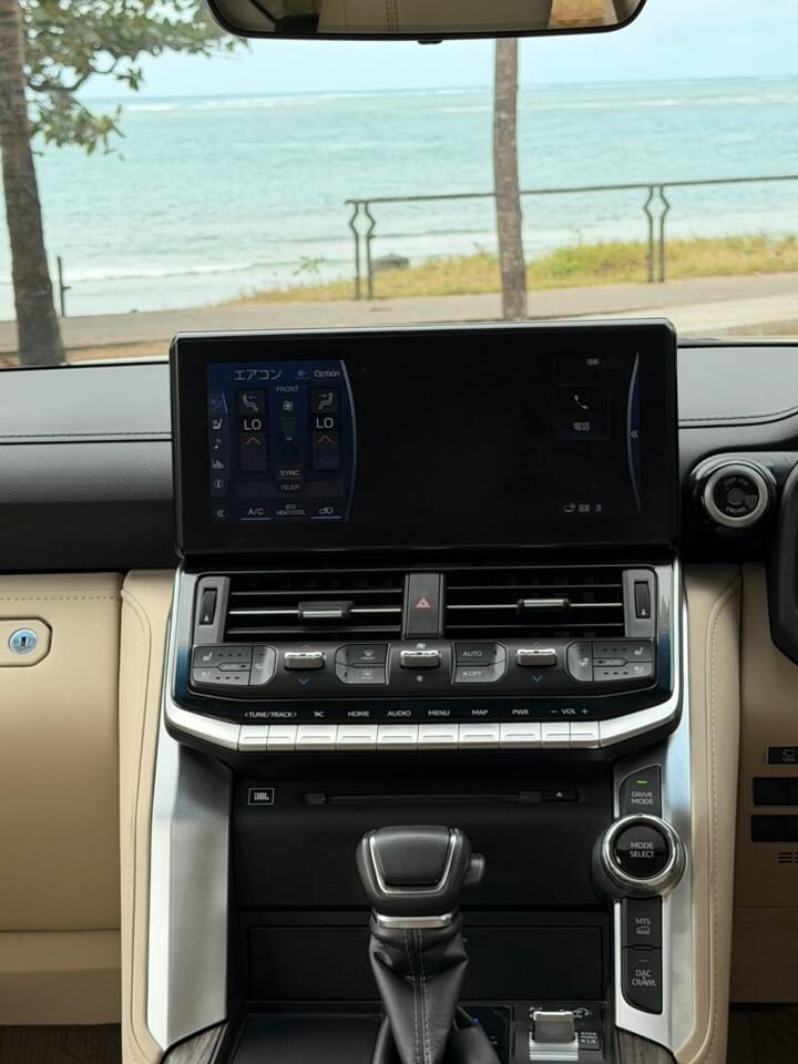 2023 Toyota Landcruiser ZX LC300 Sunroof — photo 4