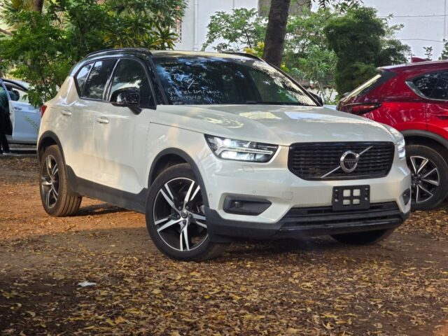 2021 Volvo XC40 B5